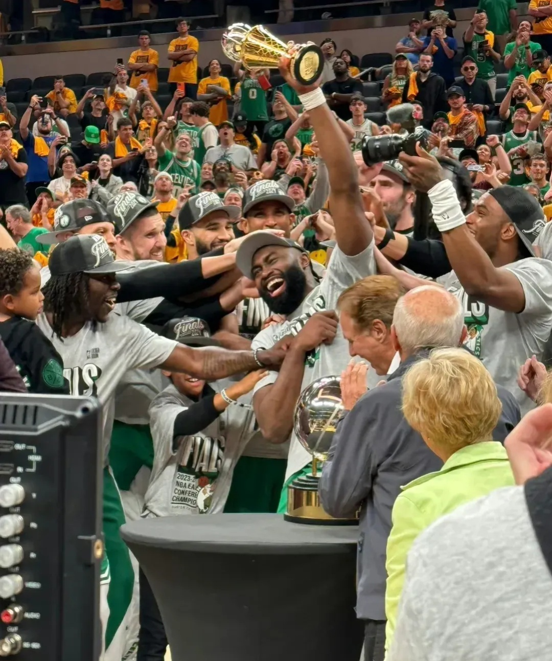 皇冠体育官方网站-关于杰伦-布朗周琦战胜球飑，凯尔特人赢得重要胜利的信息