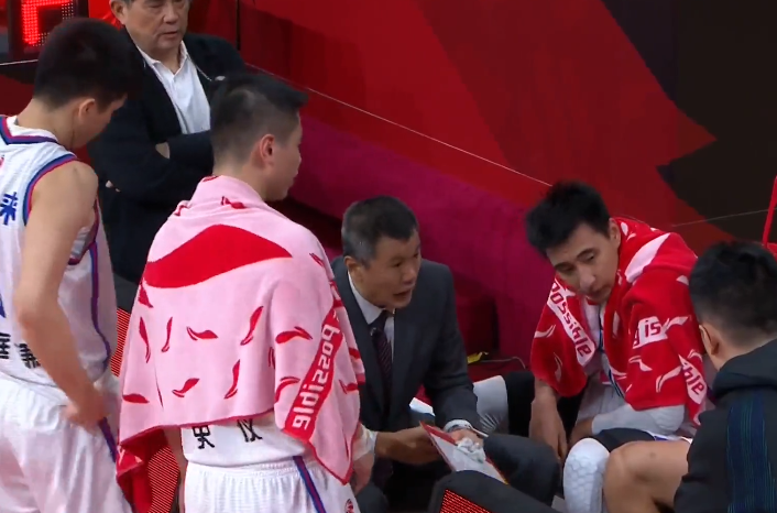 皇冠体育官网-黄蜂队壮志未酬，球队连续遭遇逆转失利的简单介绍