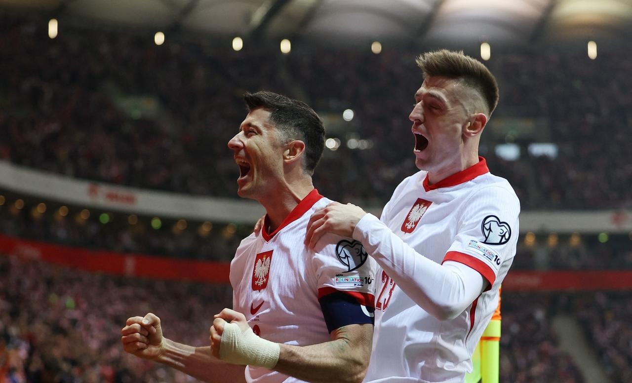 半决赛惊曲连连！欧国联赛场上演巅峰对决(半决赛惊曲连连!欧国联赛场上演巅峰对决的是谁)