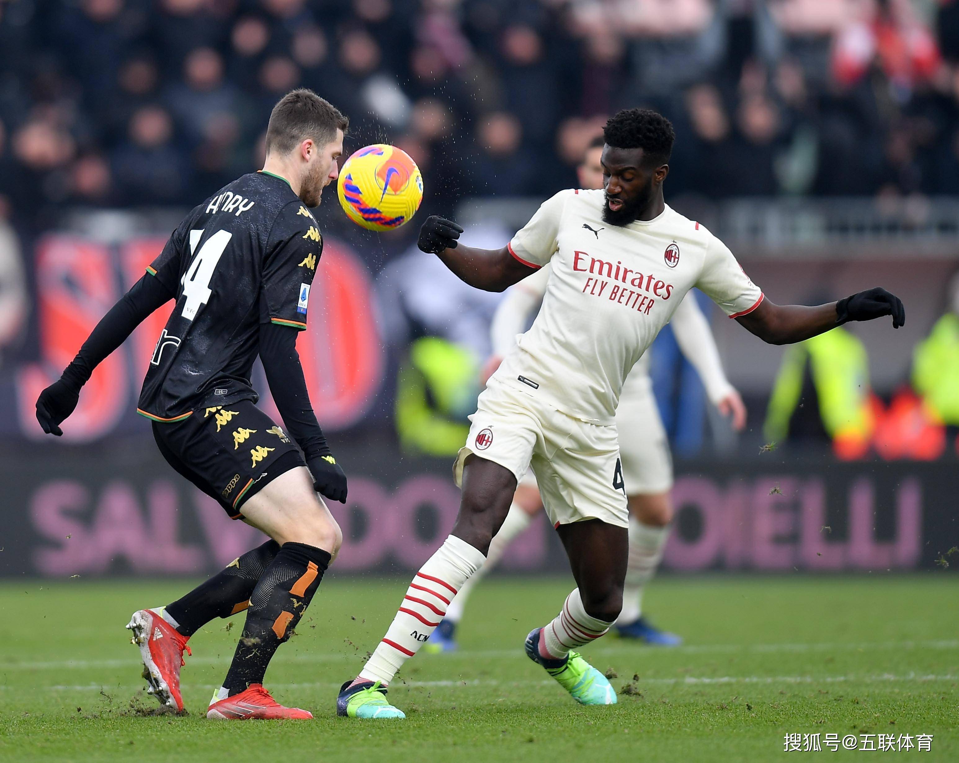 包含AC米兰主场告捷，排名升至第四的词条
